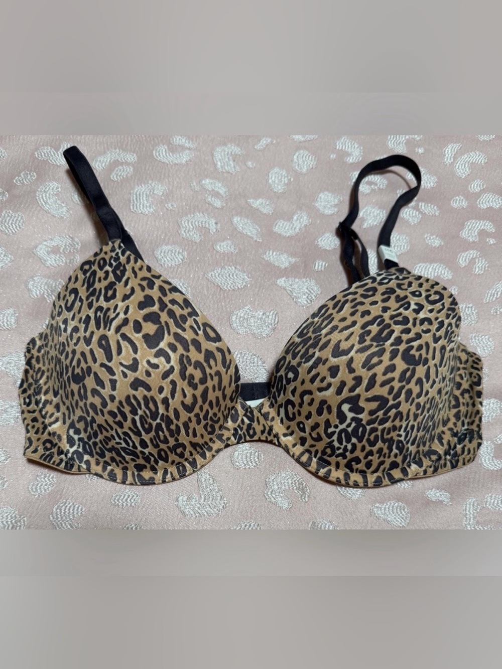 PINK Victoria’s Secret Wear Everywhere Lightly Lined Leopard Bra Size 34C